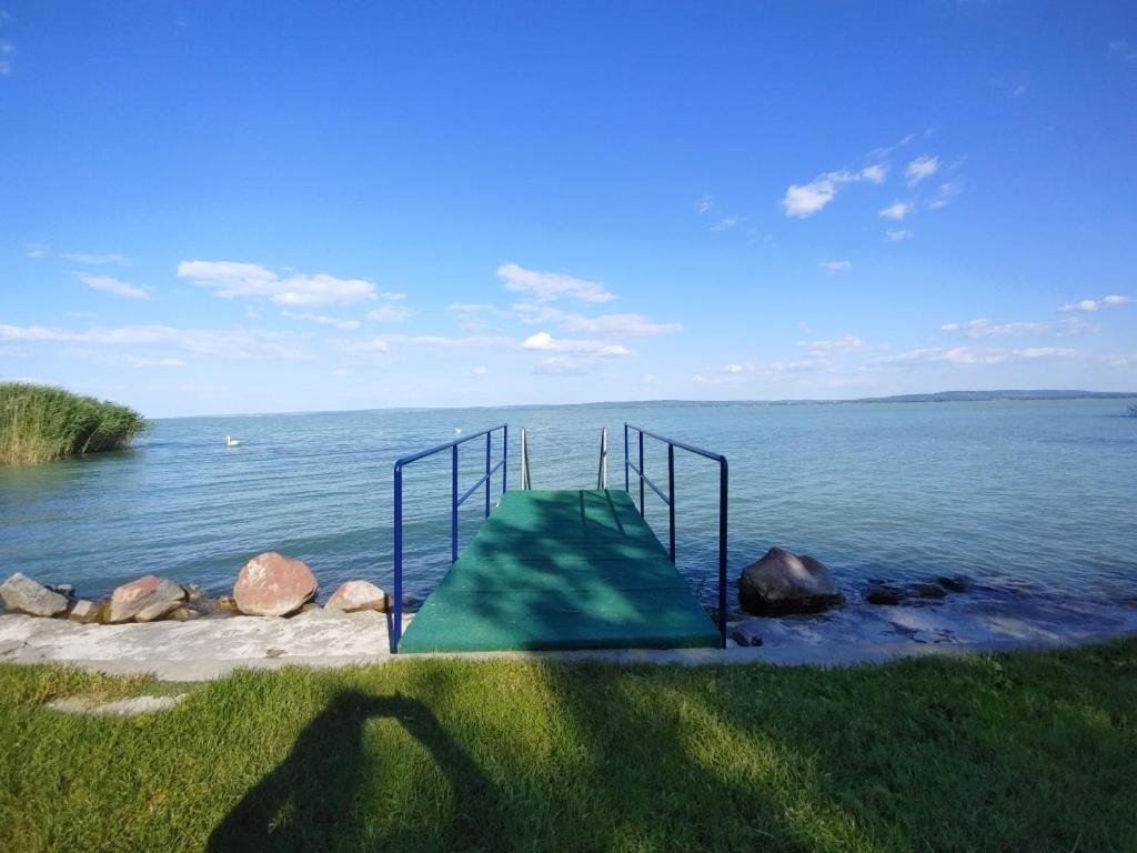 Sir David Balaton Castle Apartmanok Balatonszepezd Exteriör bild