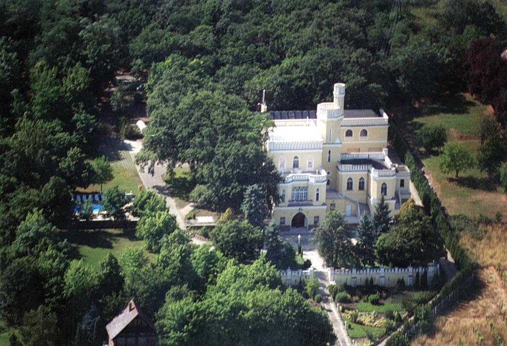 Sir David Balaton Castle Apartmanok Balatonszepezd Exteriör bild