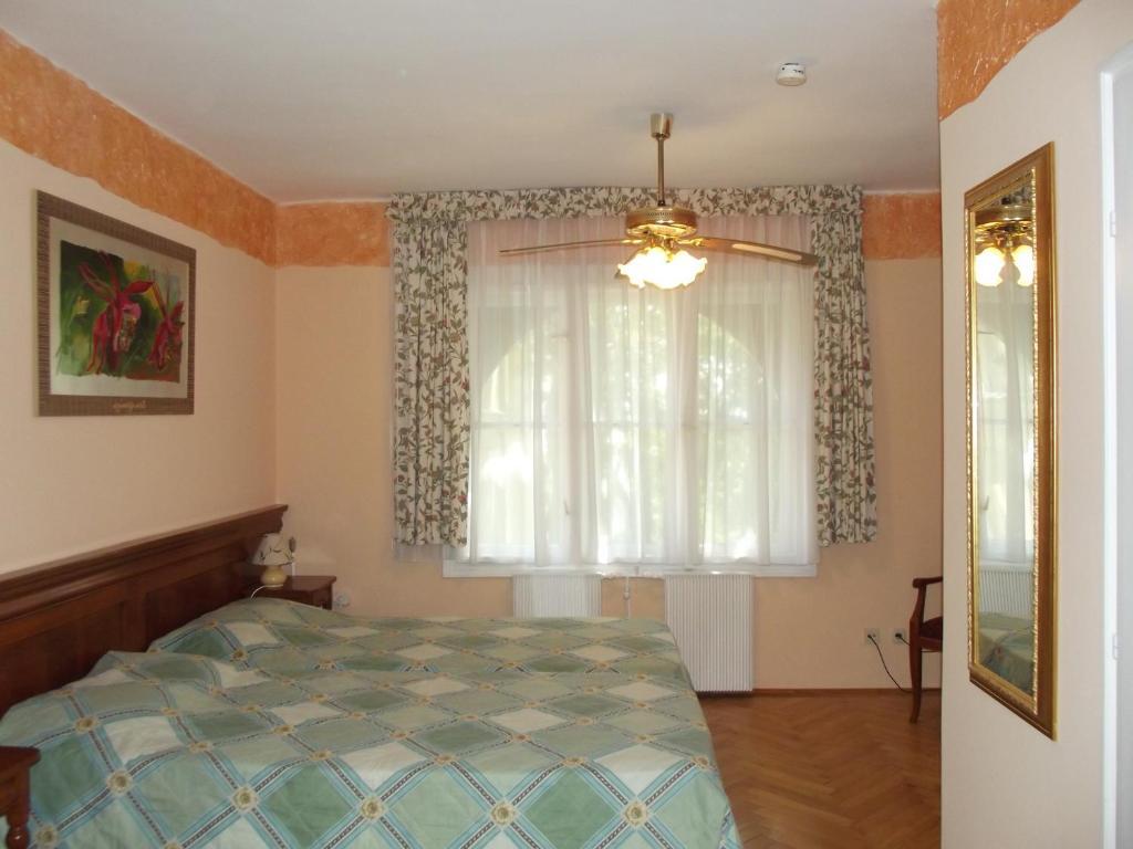 Sir David Balaton Castle Apartmanok Balatonszepezd Rum bild