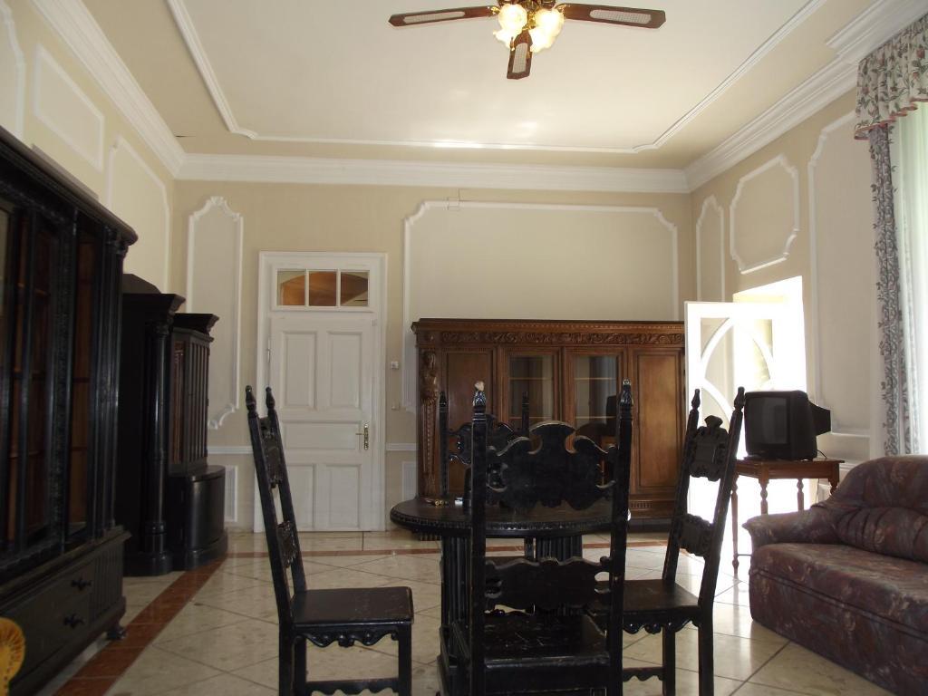 Sir David Balaton Castle Apartmanok Balatonszepezd Rum bild