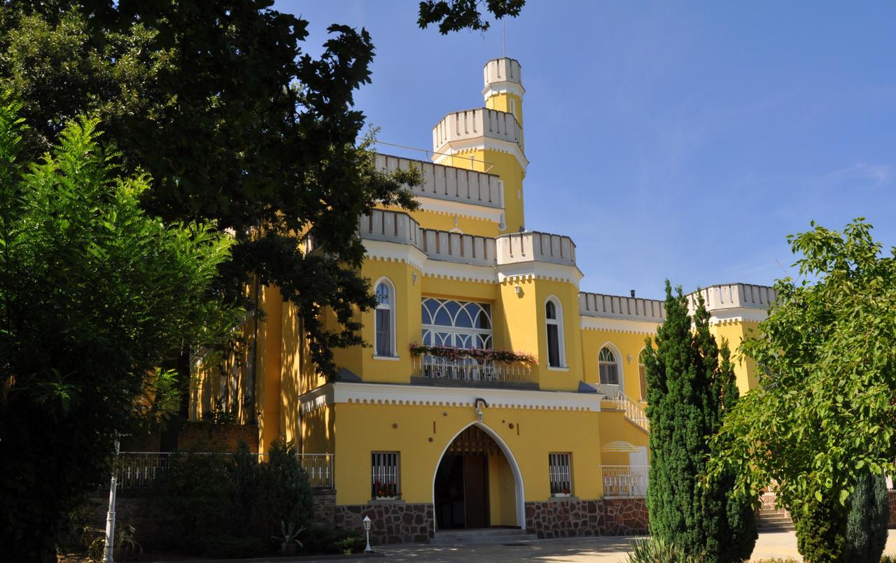 Sir David Balaton Castle Apartmanok Balatonszepezd Exteriör bild