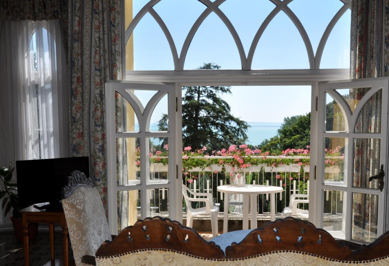 Sir David Balaton Castle Apartmanok Balatonszepezd Exteriör bild