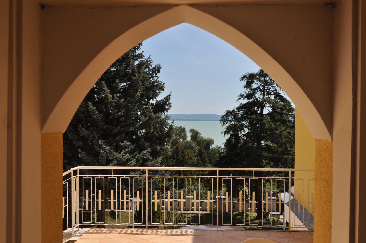 Sir David Balaton Castle Apartmanok Balatonszepezd Exteriör bild